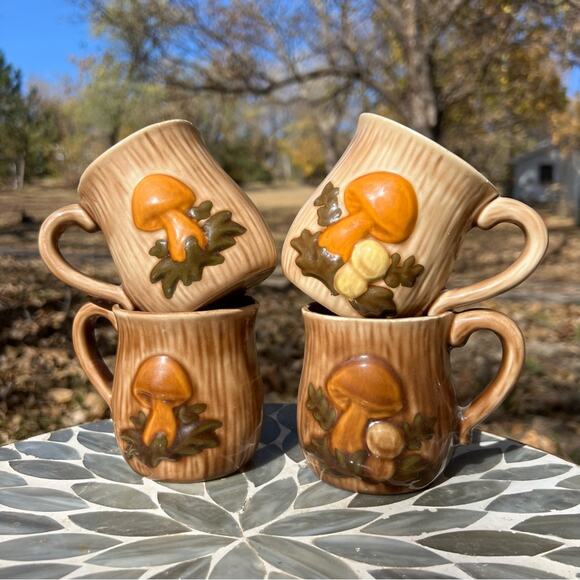 Vintage 70s Mushroom Coffee Mugs Set of 4 Retro Hippie Groovy Hand Painted - Picture 1 of 5